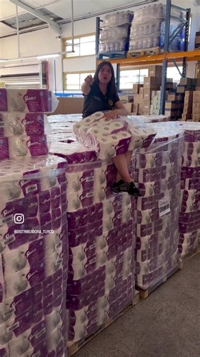 OFERTA SWAN IMPERDIBLE 🔥🧻 💥 Confort SWAN en promoción 👉 $8.490 la manga 👉 $7.990 c/u llevando sobre 10 mangas Ideal para almacenes, minimarkets y negocios 🏪 Stock recién llegado 🚛💨 📍 Distribuidora del Turco 📲 Escríbenos por DM y asegura tu pedido ¡Aprovecha ahora antes que se agote!