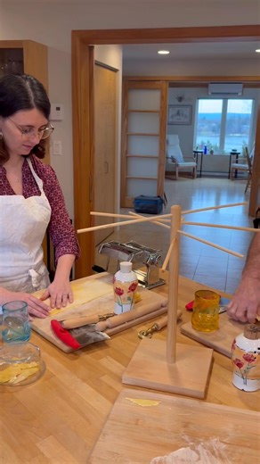 Making fresh pasta from scratch is so satisfying and therapeutic!! It is worth every effort as it is delicious at the end. If you have made it, you know what I mean! It is almost impossible to return to store bought pasta. As one of my pasta students shared with me yesterday, by taking one of Hands On Fresh Pasta experiences made them a pasta “snob”! I can relate! 🍝🎶👌 Questions about my private pasta making experiences? Send me a private message! https://handsonfreshpasta.com | Hands On Fresh