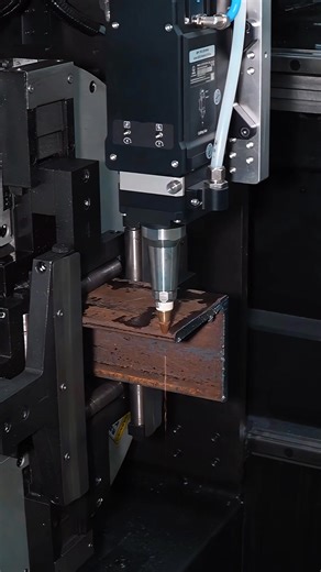 🌟 K6-6-HT Laser Tube Cutting Machine: High Efficiency, High Precision, and Setting New Standards in Tube Cutting! 🌟 The K6-6-HT laser tube cutting machine integrates the latest laser technology with a high-load, high-efficiency design, making it ideal for high-precision tube cutting applications. Whether for round tubes, square tubes, or special tube shapes, the K6-6-HT delivers precise cutting, helping you enhance production efficiency, reduce costs, and increase competitiveness in the market