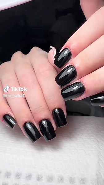 •Black Nails• 🖤 #leleganzadelnero #gel #nailsoftheday #nailsvideotutorial #colornails