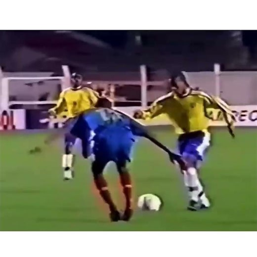 Prime Ronaldinho Short Hair Era 🔥 #football #ronaldino #skills #onside #soccer #footballshorts
