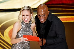 Samuel L Jackson & Brie Larson Sing Their Heart Out To Ariana Grande's "7 Rings"