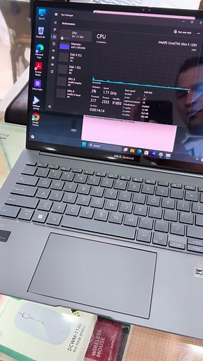 Asus ZenBook Q415M 14.0