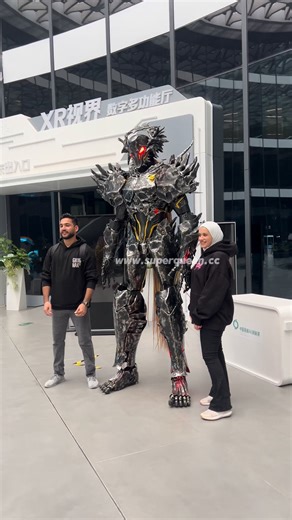 13K views · 224 reactions | Cosplay Chinese Anime: Ling Cage Standing tall at 2.7 meters! This incredible costume brings the anime character to life with glowing details and stunning accuracy.  #Anime #Cosplay #CostumeGoals #LifeSize #AnimeInRealLife #PropMaking #Armor #LingCage #CustomCosplay #CustomCostume #SuperQueenCostumes #Creation #Halloween2025 | Super Queen Armour Costumes Studio | Facebook