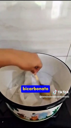 Cómo quitar manchas de ropa teñida fácilmente