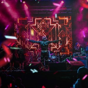 Pronto el Musical “Camilo Vivir así” Un espectáculo que recorre la discografía del ídolo español. Más de 10 cambios de vestuarios, Orquesta en vivo y bailarines. Ven a disfrutar de este viaje al recuerdo con la voz del heredero de Camilo Sesto @camilotributo ¡Compra tus entradas! Produce #estudioferoz Dirección general @cristian_ripoll #giramundial #camilovivirasi #marcelojimenez #Chile #perú #colombia #mexico #estadosunidos #puertorico #españa #camilosesto #camiloblanes #vivirasí | Marcelo Jimé