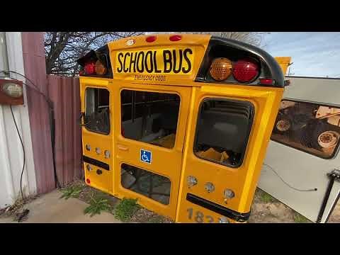 EXPLORING AN ABANDONED SCHOOL BUS GRAVEYARD!