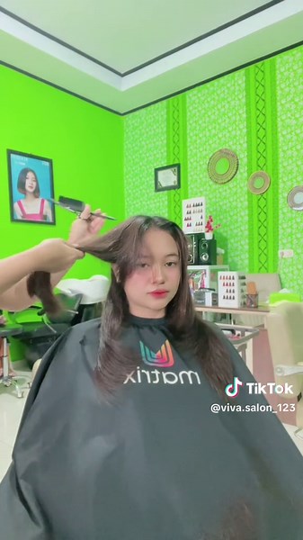 Model Rambut Butterfly di Viva Salon: Hasil Gunting Cantik