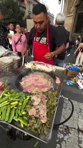 ¿Comer o ponerse a bailar? 🌮🔥 ¡El increíble show de tacos en CDMX!