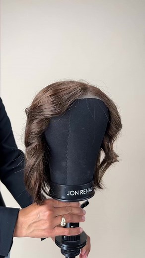 ✨ Yes, you can curl a synthetic wig—and it’s way easier than you think! 💁‍♀️ See how!⁠ ⁠ 👩‍🏫 Follow along to #LearnWithJonRenau! ⁠ ⁠ Details:⤵️⁠ 🖤 Wig: ⁠Cameron Lite⁠ 🖤 Color:⁠ 6/33⁠ ⁠ #JonRenau #JonRenauWigs #Wigs #Alopecia #HairLoss #HairThinning #ThinHair #SyntheticWigs #SyntheticHair | Jon Renau