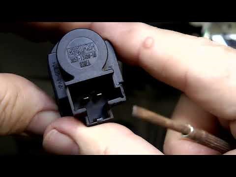 How to replace BA BF Ford Falcon cruise switch and extract wiring plug.
