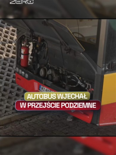 Trzy osoby zostały poszkodowane w wypadku autobusu ZTM linii 186 w Warszawie. Ze wstępnych ustaleń wynika, że przyczyną mogła być awaria układu kierowniczego. Jak informuje policja w rejonie Ronda Zesłańców Syberyjskich autobus miał najpierw zderzyć się z tramwajem, a następnie odjechać w kierunku ronda uszkadzając po drodze siedem samochodów i ostatecznie wjechał do przejścia podziemnego. O szczegółach Hubert Kłoda.