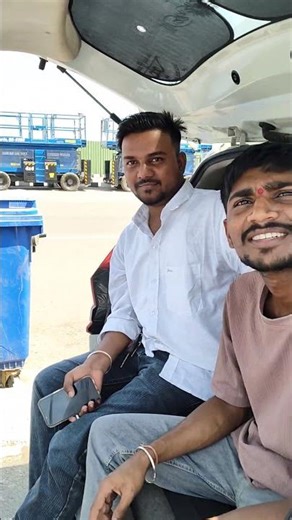 Ertiga navi mumbai airport flight time xll cabs line very Long time weting