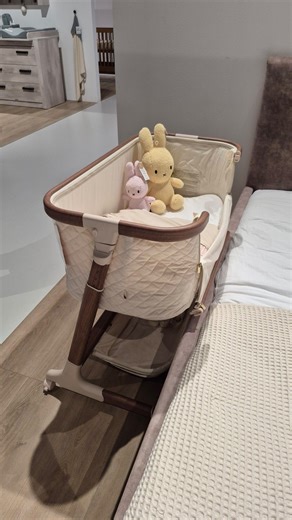 ДЕТСКАЯ МЕБЕЛЬ И КОЛЯСКИ КБР on Instagram: "Инновационная приставная колыбель Carrello Prima — кроватка с электронной системой укачивания, спальным местом, регулируемым по высоте и множеством других полезных функций. Колыбель предназначена для ребенка с самого рождения и весом до 9 кг. Ее можно использовать в качестве кроватки для малыша, так и в качестве приставной кроватки для совместного сна с родителями. Люлька имеет откидной бортик. При помощи панели управления со световой индикацией или пу