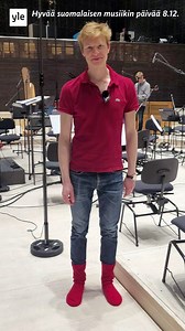Hyvää Sibeliuksen ja suomalaisen musiikin päivää. 🇫🇮 Vierailimme joulukuun alussa Musiikitalolla, kun RSO äänitti Yle Radio 1:n uutta äänimaailmaa. Yle Radio 1:n tunnusmusiikki- ja kanavaidentit on säveltänyt Ylen soundipäällikkö Petri Alanko. Kapellimestarina toimi Eero Lehtimäki, joka oli ensimmäistä kertoo RSO:ta johtamassa. - Tämä on todella semmonen odotettu juttu mun omassa elämässäni ja urassani. Pääsee näiden muusikoiden ja hienon orkesterin kanssa tekemään yhteishommia, kuvailee Lehti