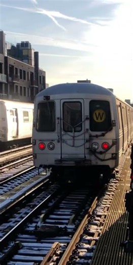 Two R46 W trains at 36 Avenue