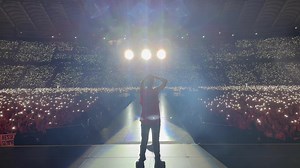 397K views · 27K reactions | Dove gli ultimi hanno forza e insieme cantano. Roma, sei casa mia. GRAZIE ❤️ | Ultimo | Facebook