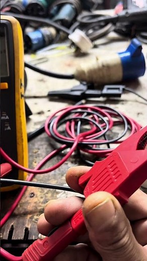 How to check capacitor with digital multimeter #shorts