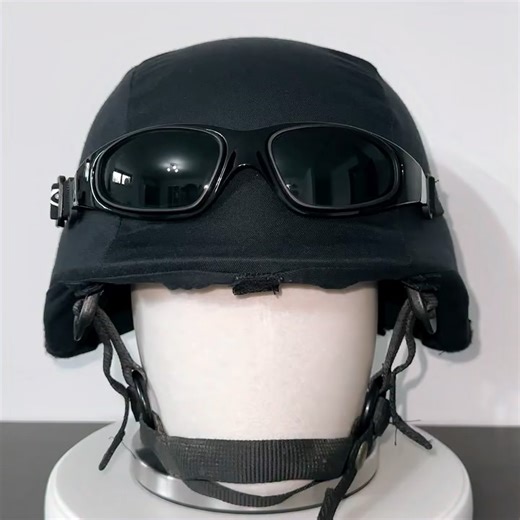 IRAQ WAR HELMETS on Instagram: "SEPT2 Plus helmet of the “Arma dei Carabinieri” with original cover dated 2001 and Wileyx glasses. As mentioned in other posts, these covers were designed for medium-sized helmets, while this SEPT2 is a large. This helmet was the best for the Carabinieri in 2003/2004 and was therefore distributed to the most specialized units (except for the GIS, which had a specific helmet). It was, however, possible to see the old FA model and the SEPT2 in use in the same units.