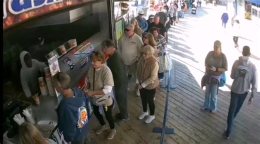 Check out the famous Thrasher’s French Fries by the Pier in Ocean City, Maryland, USA, and the nonstop energy at this local favourite Click on the link below to view it live 👇 https://www.webcamtaxi.com/en/usa/maryland/oceancity-boardwalk-cam.html #webcamtaxilive #livewebcams #usa🇺🇸 #oceancitymaryland #trashersfrenchfries #food | Webcamtaxi.com