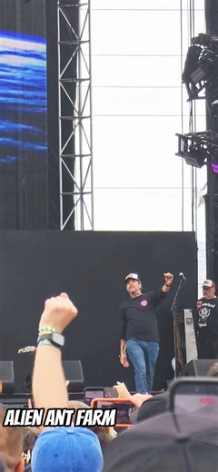 Alien Ant Farm performing "Smooth Criminal" at Sick New World, Las Vegas, NV 4.25.26 #alienantfarm
