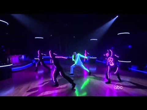 Chris Brown - Forever/Beautiful People (HD)