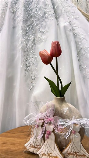 Σας περιμένουμε στο Silia Koromila με τα πιο ιδιαίτερα νυφικά της αγοράς. Κλείστε το ραντεβού σας στο 28210 74206.