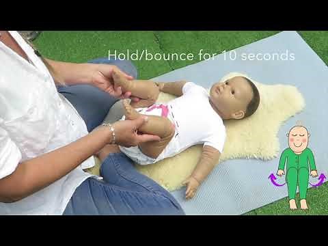 Baby Massage Happy Tummies! How to Relieve Baby with Massage and Baby Yoga Routine