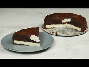 Εκπληκτικό κέικ σοκολάτας με κρέμα βανίλιας (Μάγμα κέικ) | Foodaholics