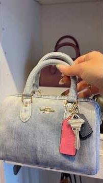 Come shopping with me at the Coach Outlet in Canada for a new bag! 😍 #explore #handbags #coach