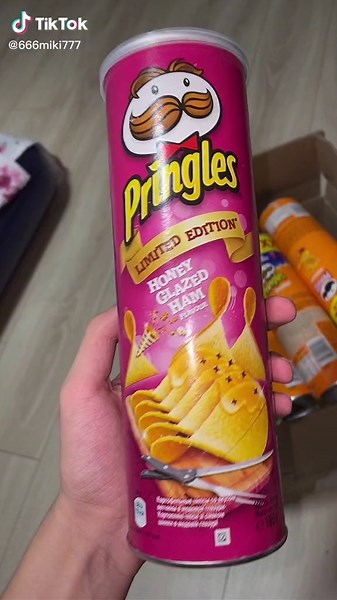 Pringles Sour Cream & Onion Unboxing Experience