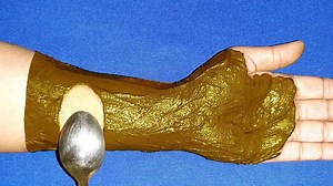 7M views · 36K reactions | How to Apply Easy Full hand Mehndi Design with cello Tape | Spoon Mehndi Trick for Beginners in this video tutorial i will show you step by step very easy mehndi design hope it's very helpful for beginners mehndi artist: Beautiful Henna | Beautiful Henna | Facebook