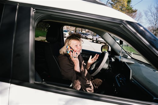 Crossing guard diva with remarkable past is a social media star in her 80s