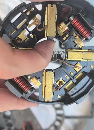 Cooling fan not running due to carbon stuck error #car #repaircar #mechanic