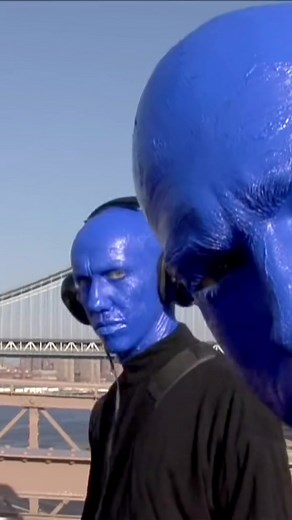 Brooklyn Bridge Beats, anyone? 🔨🚴‍♂️ #BlueTok #BlueManGroup #BrooklynBridge #NewYork