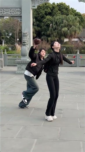 Smooth Dance Moves in Beautiful Park 😍 So Satisfying to Watch 💃