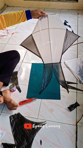 ayo coba membuat layang-layang dari bekas layanganan pethekan