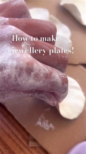 how to make jewellery clay plates!If u wanna make the other stuff comment it and I’ll do a tut!