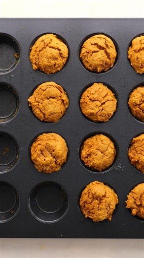 You only need 3 ingredients to make these cute little Pumpkin Poppers! Comment "recipe" below and we'll send it straight to your inbox! | Six Sisters' Stuff