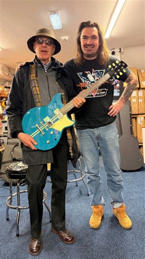 Francis Rossi in Sam’s Guitars, Chester