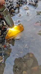 I found a crystal chalcedony agate although small but beautiful #gemstone #hunting #gems #mineral #agatecollector #agate #art #fblifestyle | Supra Afrianto