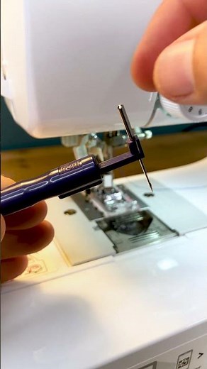 The trick to threading a needle in 2 seconds #sewing #tutorial