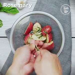 8.7K reactions · 528 shares | This Salmon Wellington is gorgeous!  More recipes on our app: iOS: https://apple.co/3w34psR Android: https://bit.ly/3vTePuV | Taste Life | Facebook