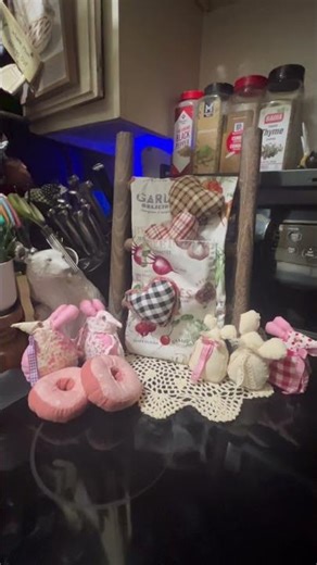 SPRING STYLED DECORATED LADDER 🐭HANDCRAFTED DISH TOWEL✂️ HEARTS ❤️MOUSE DECOR #ITSCRAFTINGTIME