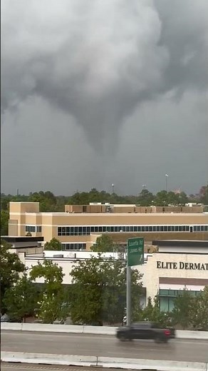 Video Captures Funnel Cloud Forming Over Texas #shorts
