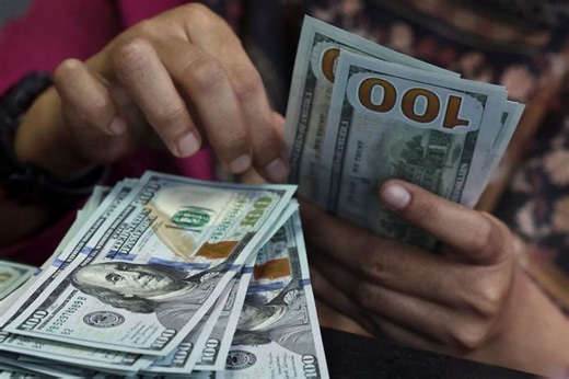 El dólar se mantiene estable mientras datos mixtos preparan el terreno para el informe de empleo del viernes