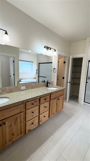 What $699,000 Gets You in Redmond Oregon | Single-Level Home Tour #redmondoregon