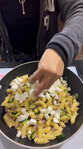 Fusilli Pasta with zucchini, ground meat and fresh mozzarella. #pastalovers #fusilli #pasta #cookingathome #cooking | Lea Esmino