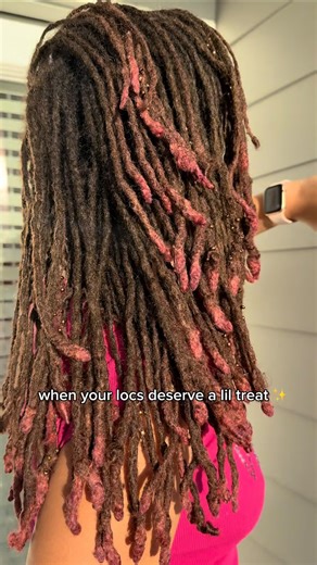 killin’ locs ྐ❤︎ | 🍴my locs were hungry…& sprinkles are so yummy 😋 Tried the Golden Kit from @sprinklemylocs and it blended perfectly with my brown + gold... | Instagram