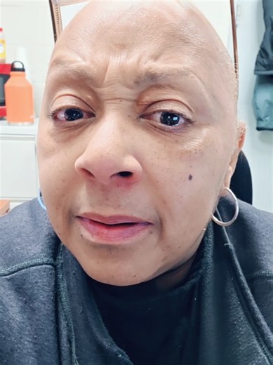 I look like an alien!!! Got damn cold got me looking like Casper 😤🤧🤒😷 #coldseason #ghost